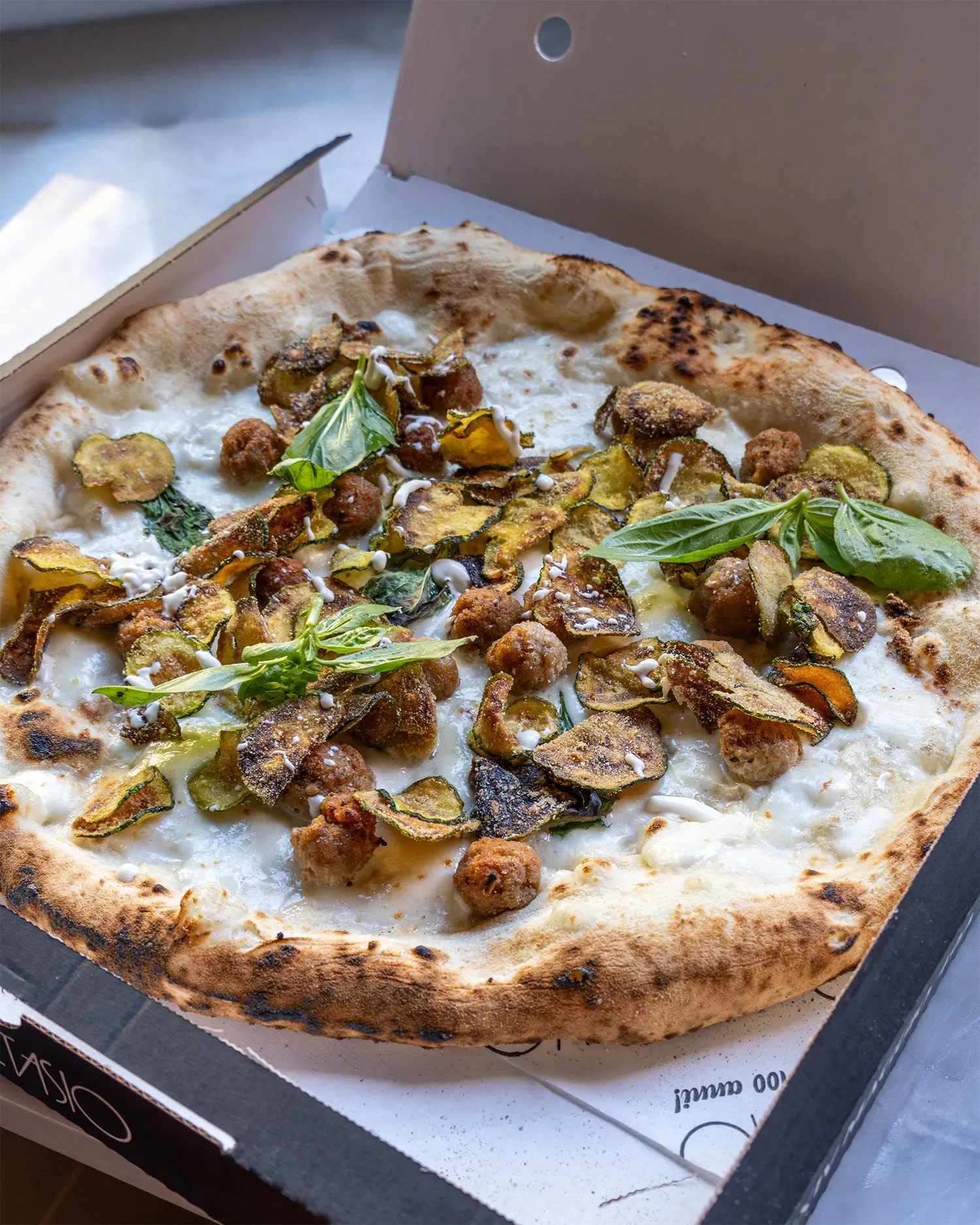 Pizza da asporto nel cartone Voltasio
